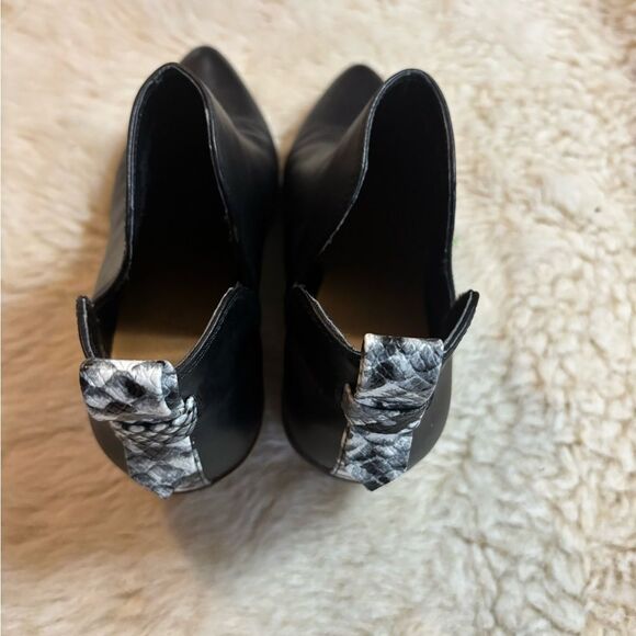 Nine West Black Ankle Booties Sleek Design - Picture 2 of 8